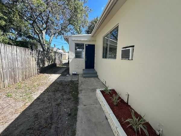1948 Lincoln St , Unit 2, Hollywood, FL 33020