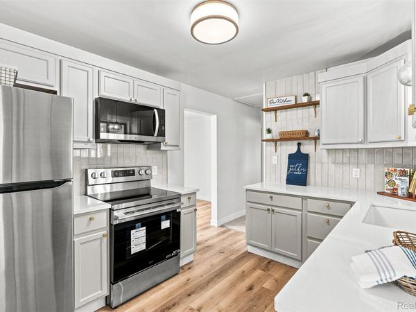 4099 E Atherton Road, Burton, Mi 48519