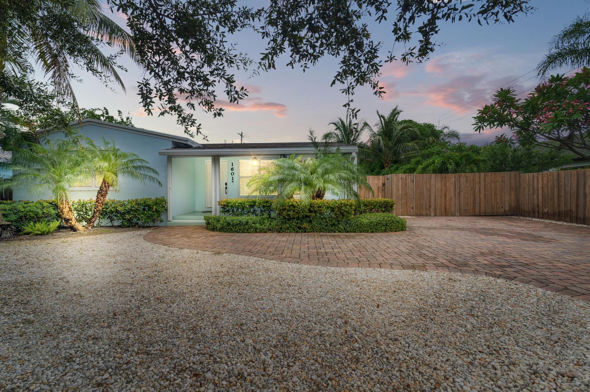 1601 S Palmway, Lake Worth Beach, FL 33460 Photo