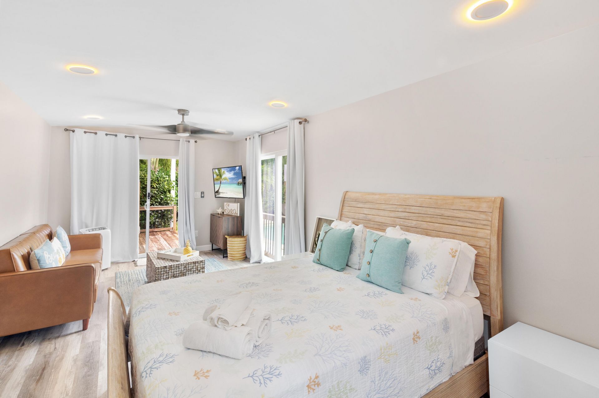 1601 S Palmway, Lake Worth Beach, FL 33460 Photo