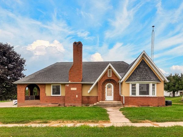 314 W Madison Street , Elizabeth, IL 61028