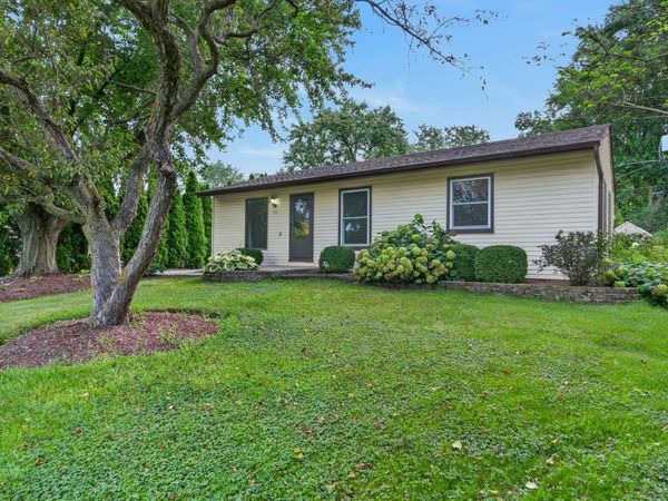 6712 Silver Lake Road , Cary, IL 60013