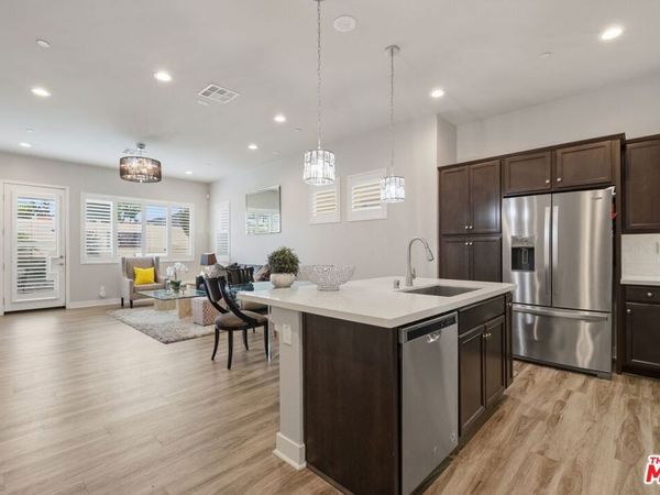 547 Daniel Freeman Circle, Inglewood, CA 90301
