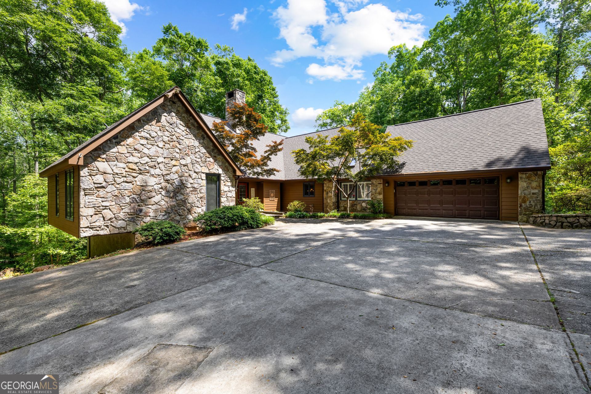15 Red Bud Trail, Newnan, GA 30263 Main Photo