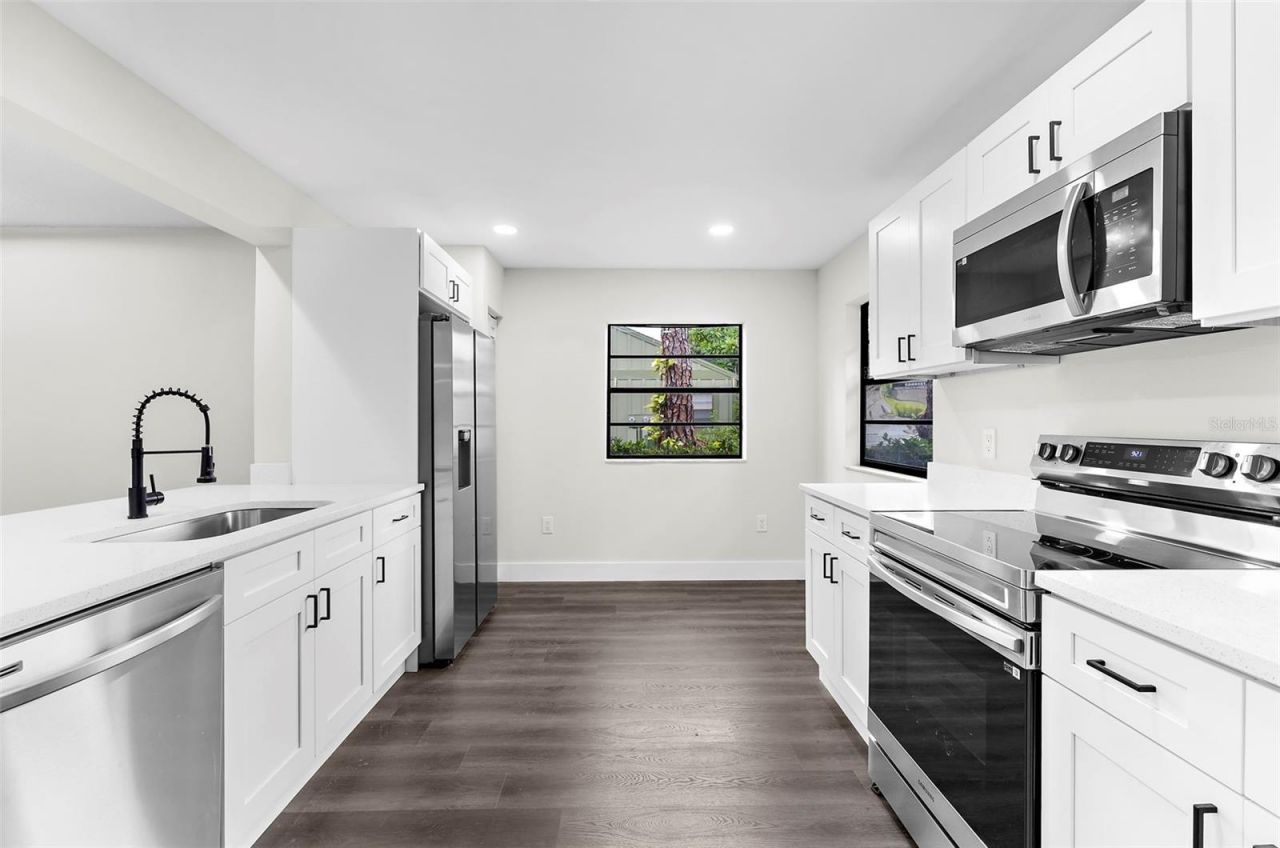 5014 Barrington Circle, Unit 2102, Sarasota, FL 34234 Photo