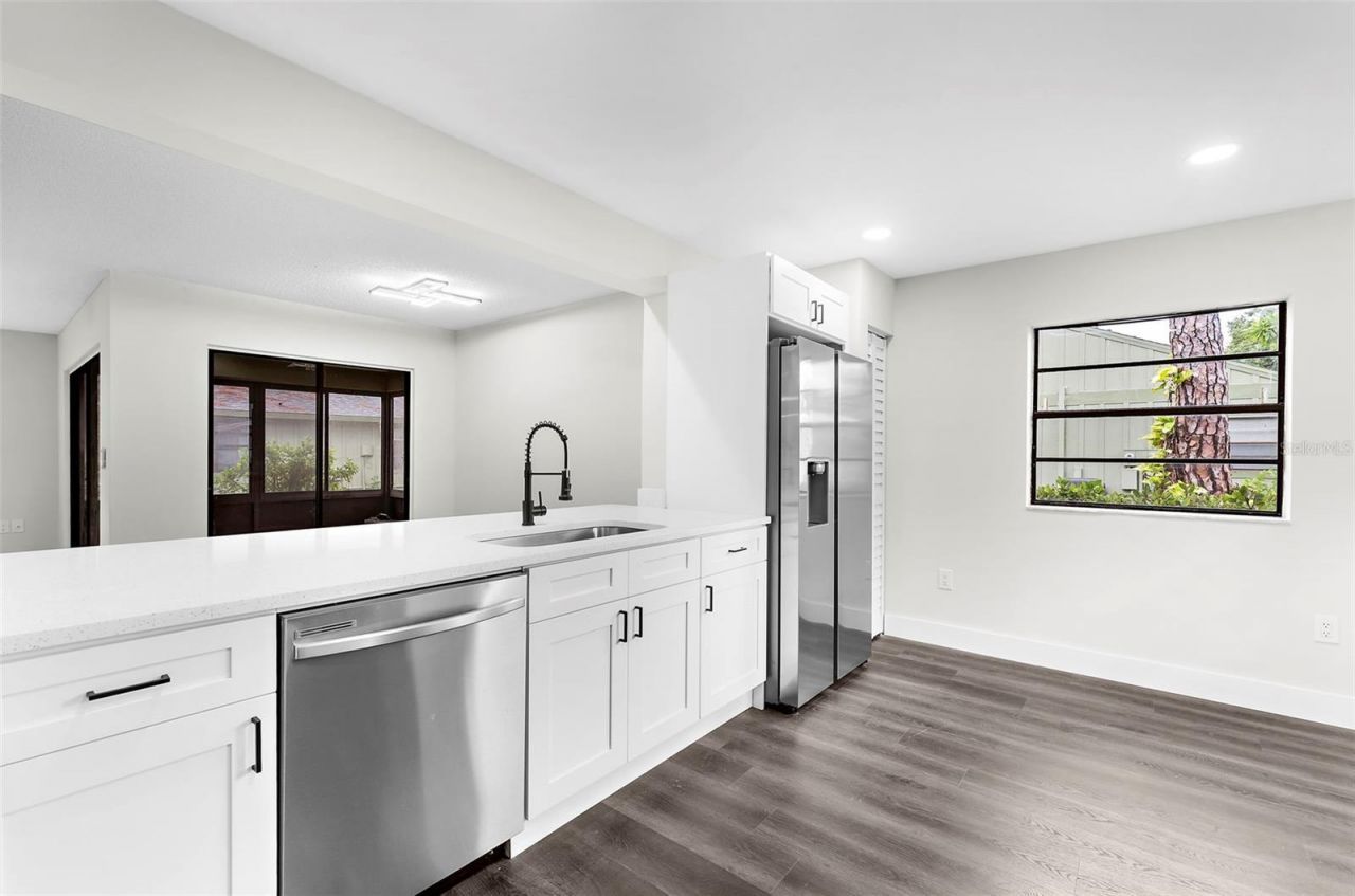 5014 Barrington Circle, Unit 2102, Sarasota, FL 34234 Photo
