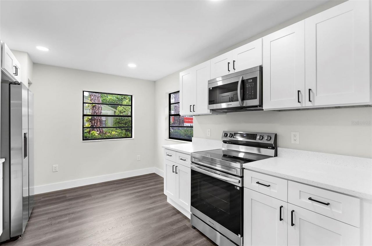 5014 Barrington Circle, Unit 2102, Sarasota, FL 34234 Photo
