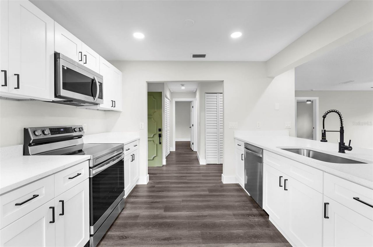 5014 Barrington Circle, Unit 2102, Sarasota, FL 34234 Photo