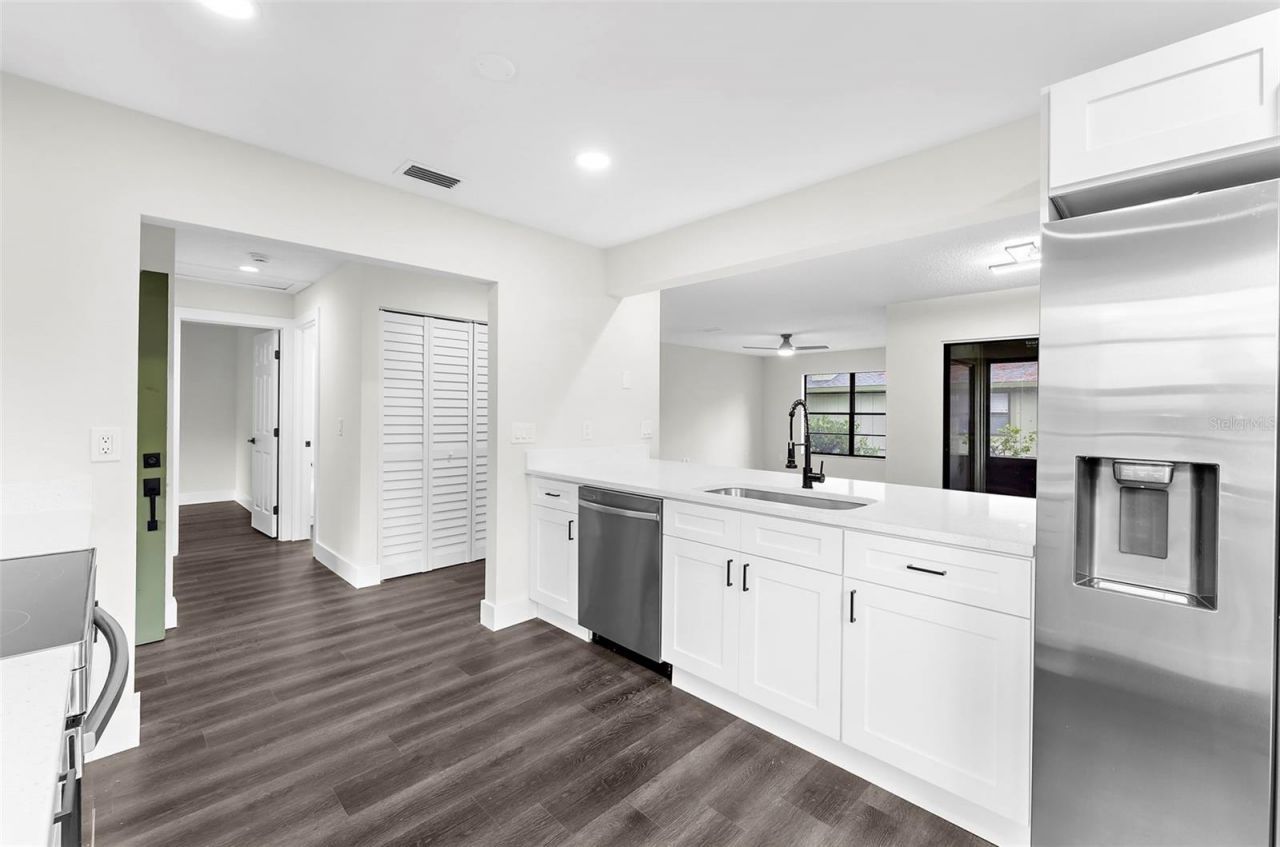5014 Barrington Circle, Unit 2102, Sarasota, FL 34234 Photo