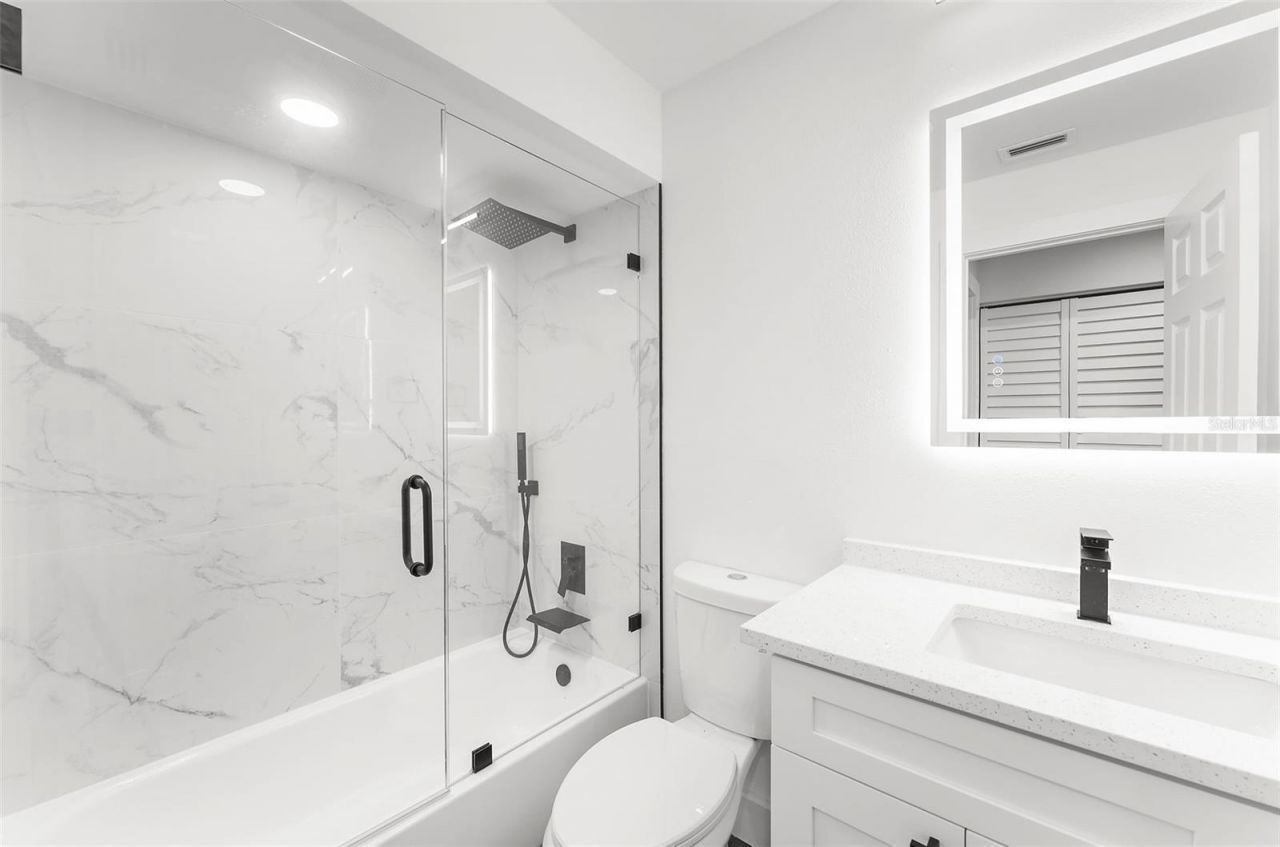 5014 Barrington Circle, Unit 2102, Sarasota, FL 34234 Photo