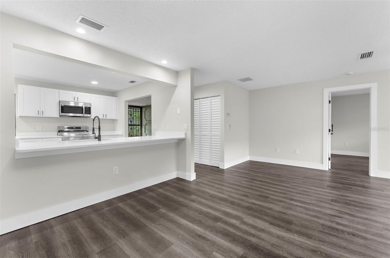 5014 Barrington Circle, Unit 2102, Sarasota, FL 34234 Photo