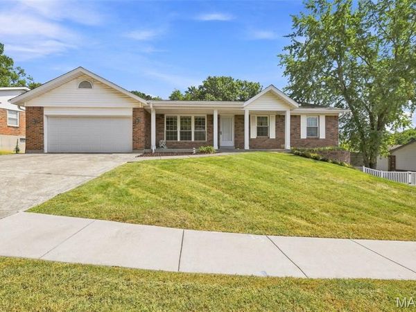 4472 Pinyon Jay Court, St Louis, MO 63128