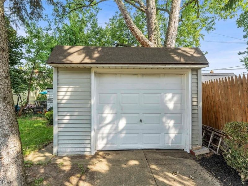 11806 Wayland Avenue, Cleveland, OH 44111 Photo 27