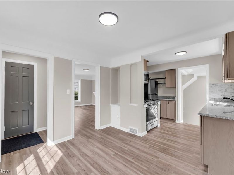 11806 Wayland Avenue, Cleveland, OH 44111 Photo 8
