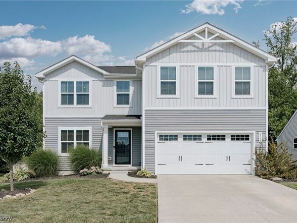 2595 Bishop Oval, Barberton, OH 44203