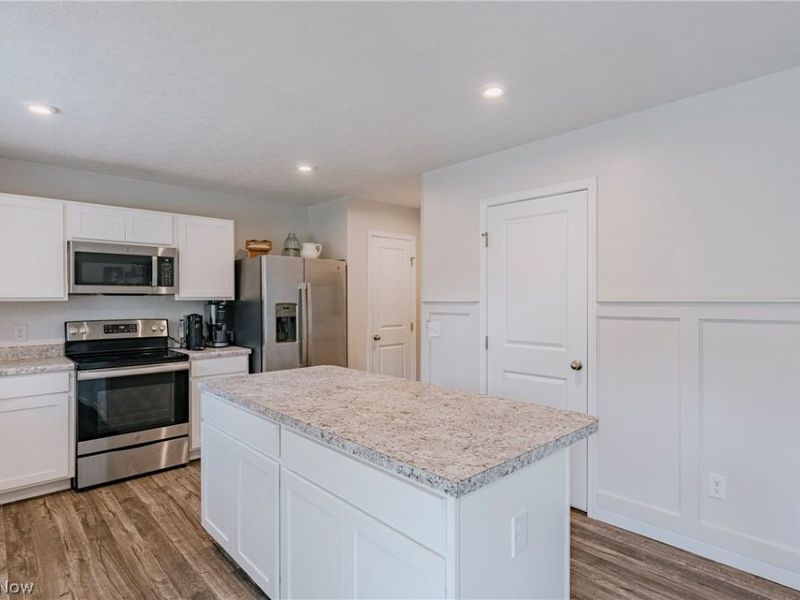 2595 Bishop Oval, Barberton, OH 44203 Photo 13