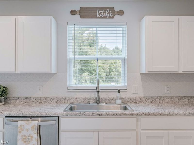 2595 Bishop Oval, Barberton, OH 44203 Photo 14