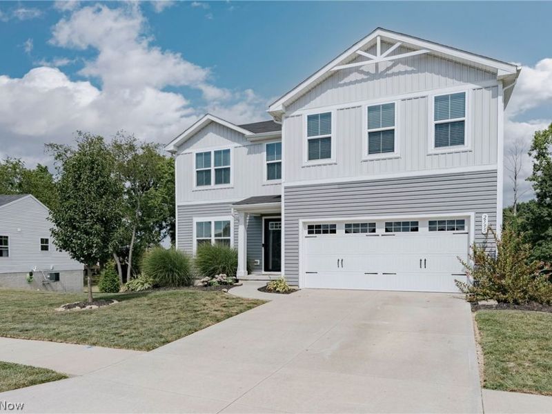 2595 Bishop Oval, Barberton, OH 44203 Photo 2
