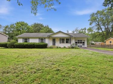 2 Warren Pl, Belvidere, NJ 07823