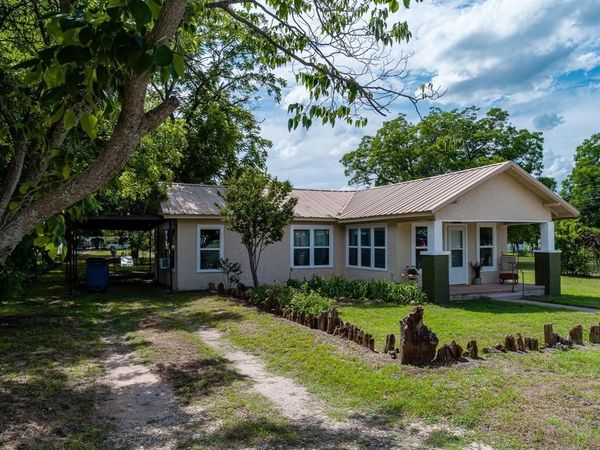 801 N Avenue A, Cross Plains, TX 76443