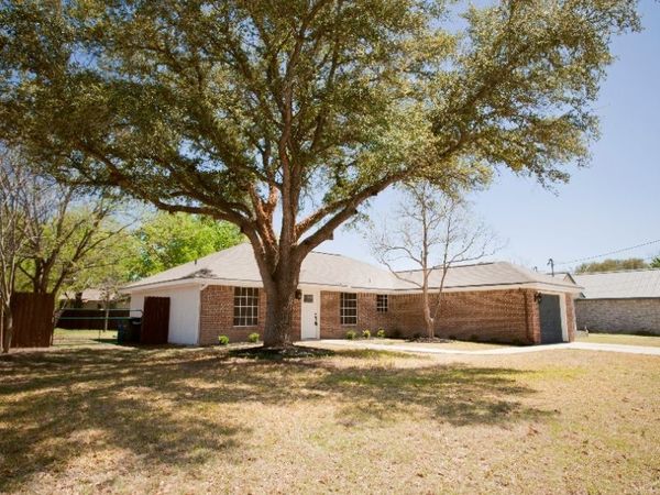 927 LIPAN DR, New Braunfels, TX 78130