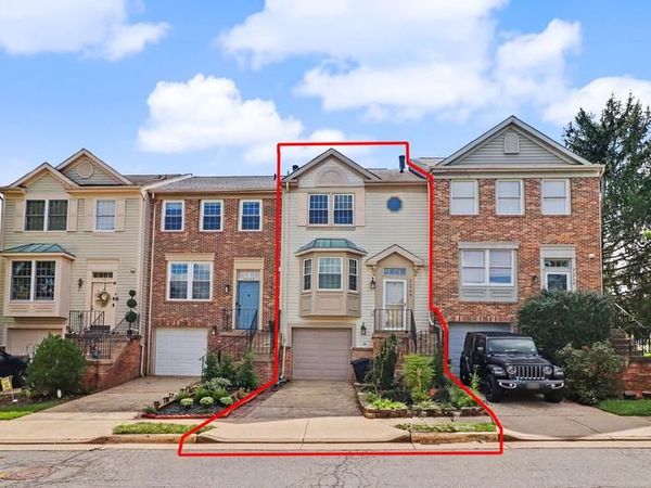 21744 LEATHERLEAF CIRCLE , STERLING, VA 20164