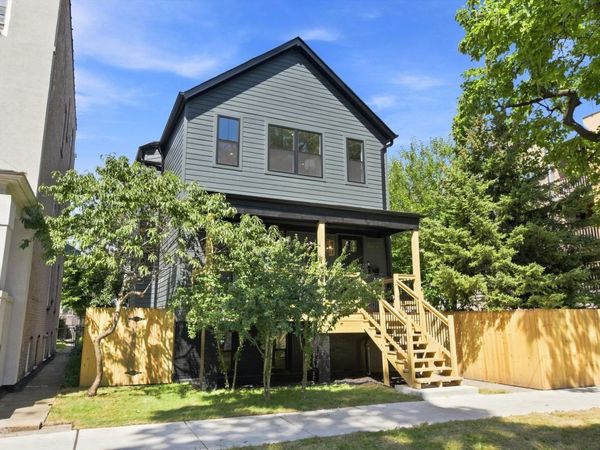 3072 N Avers Avenue , Chicago, IL 60618