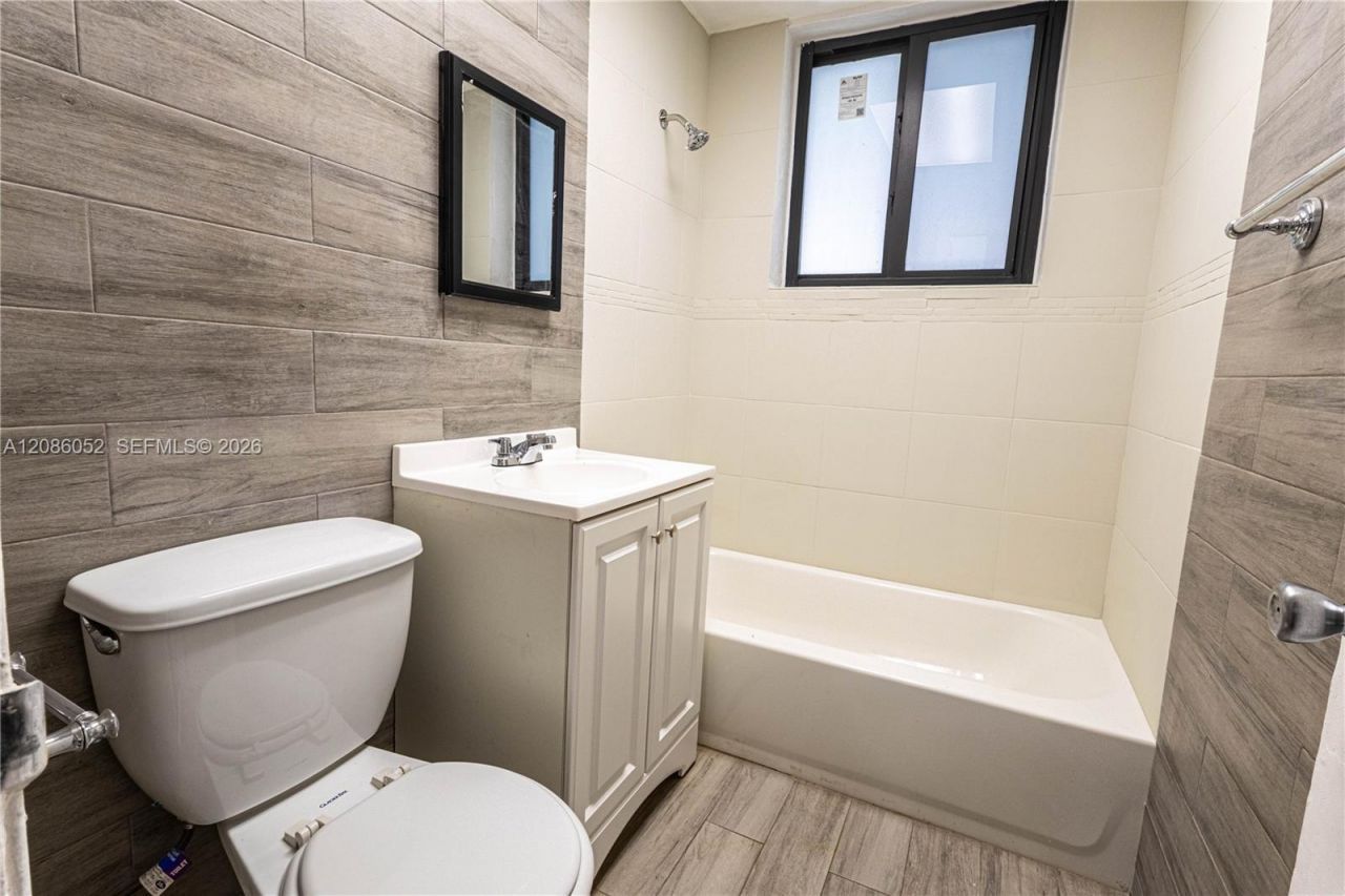1400 NE 148th St, Unit 1, Miami, FL 33161 Photo