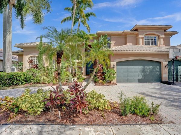 19462 Saturnia Lakes Dr, Boca Raton, FL 33498