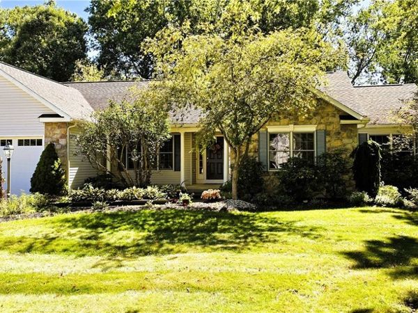 1024 Hunters Chase, Grafton, OH 44044