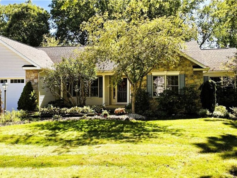 1024 Hunters Chase, Grafton, OH 44044 Photo 1