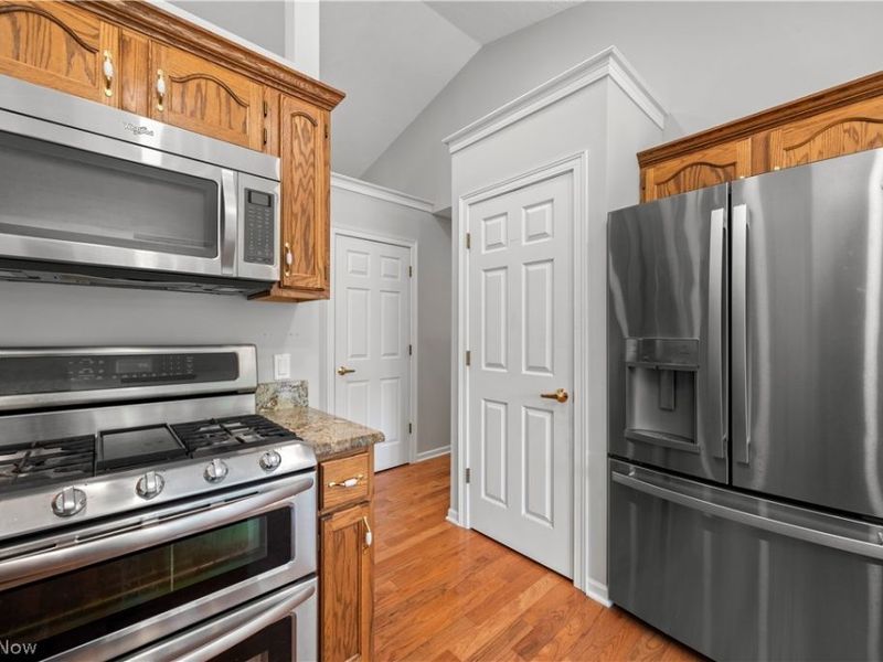 1024 Hunters Chase, Grafton, OH 44044 Photo 11