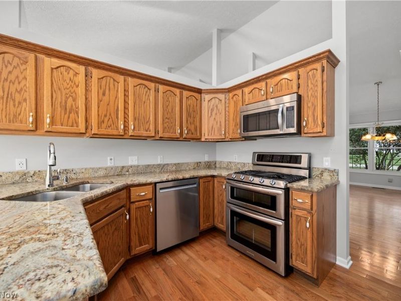 1024 Hunters Chase, Grafton, OH 44044 Photo 11