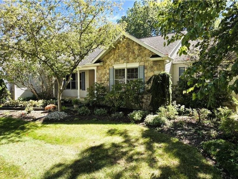 1024 Hunters Chase, Grafton, OH 44044 Photo 2