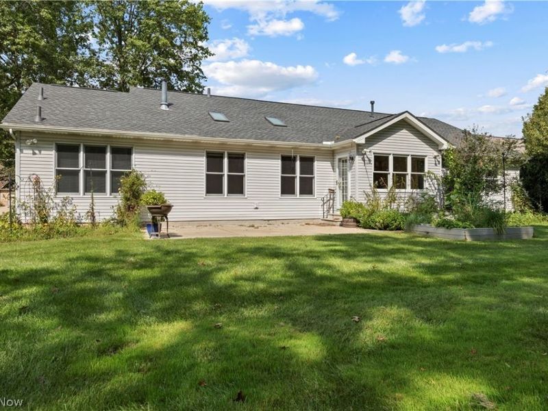 1024 Hunters Chase, Grafton, OH 44044 Photo 5