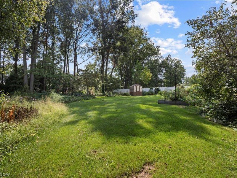 1024 Hunters Chase, Grafton, OH 44044 Photo 6
