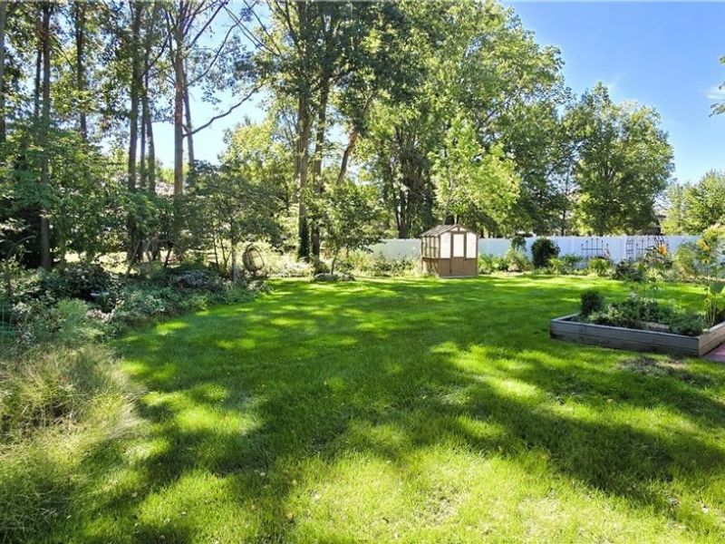 1024 Hunters Chase, Grafton, OH 44044 Photo 6