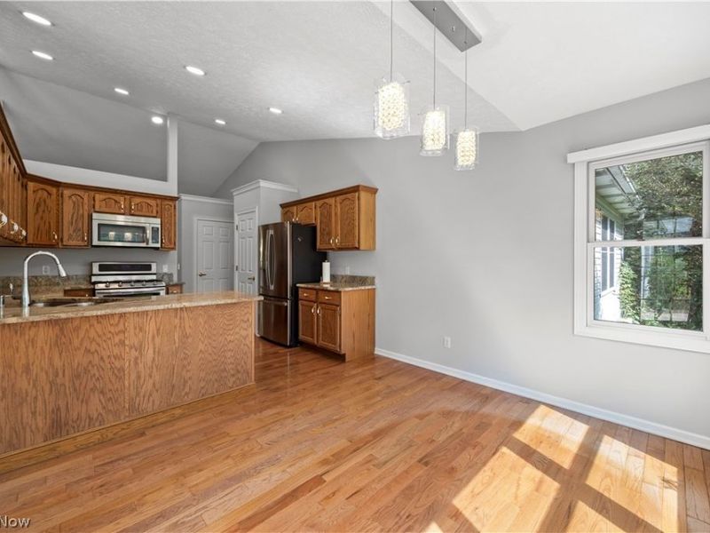 1024 Hunters Chase, Grafton, OH 44044 Photo 9
