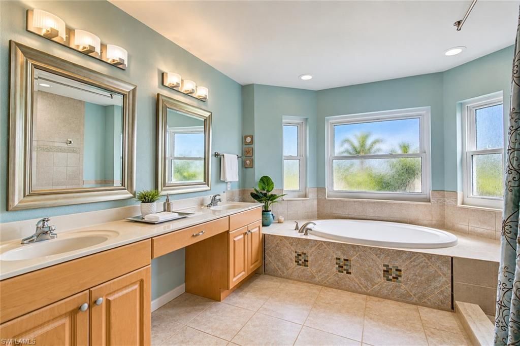 927 SW 28th Ter, Cape Coral, FL 33914 Photo