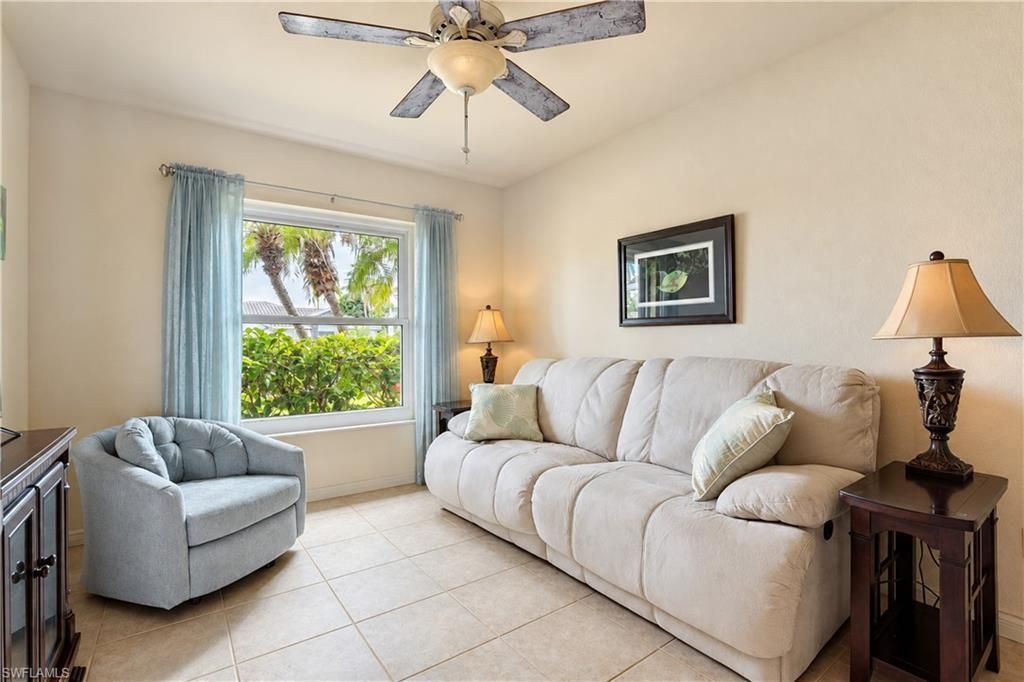 927 SW 28th Ter, Cape Coral, FL 33914 Photo