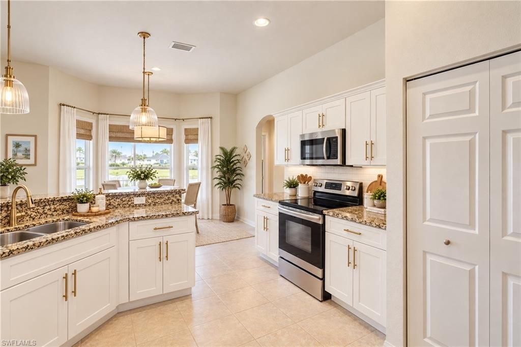 927 SW 28th Ter, Cape Coral, FL 33914 Photo