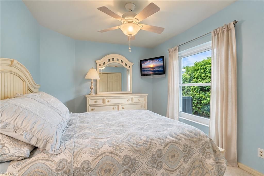 927 SW 28th Ter, Cape Coral, FL 33914 Photo