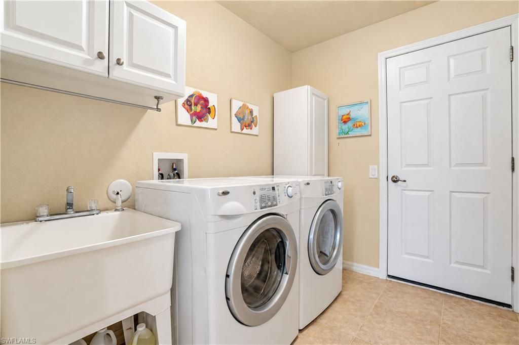 927 SW 28th Ter, Cape Coral, FL 33914 Photo