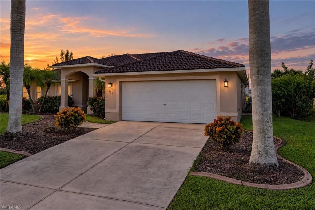 927 SW 28th Ter, Cape Coral, FL 33914 Photo
