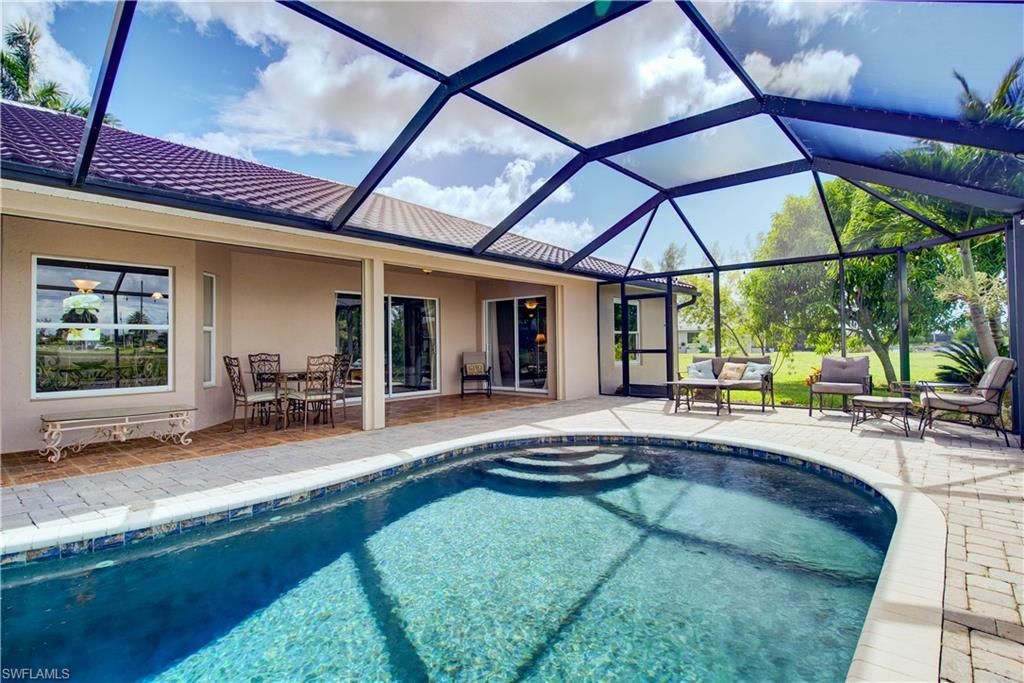 927 SW 28th Ter, Cape Coral, FL 33914 Photo