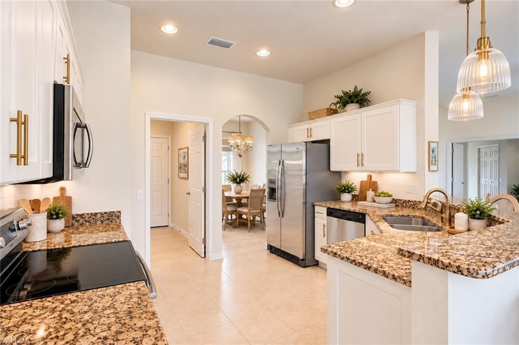 927 SW 28th Ter, Cape Coral, FL 33914 Photo