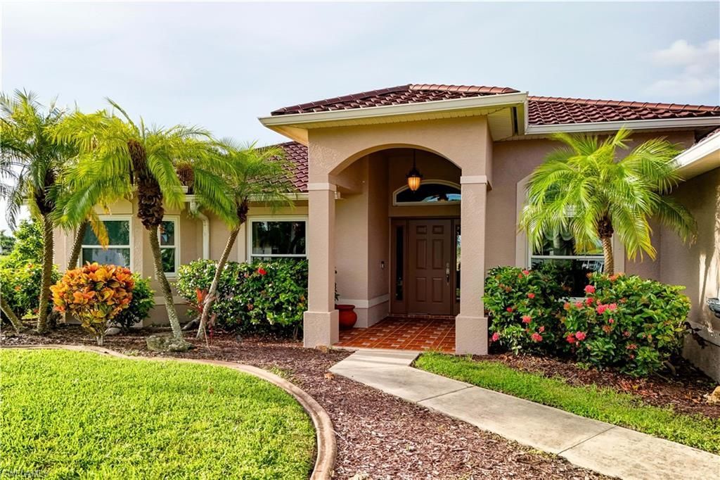 927 SW 28th Ter, Cape Coral, FL 33914 Photo
