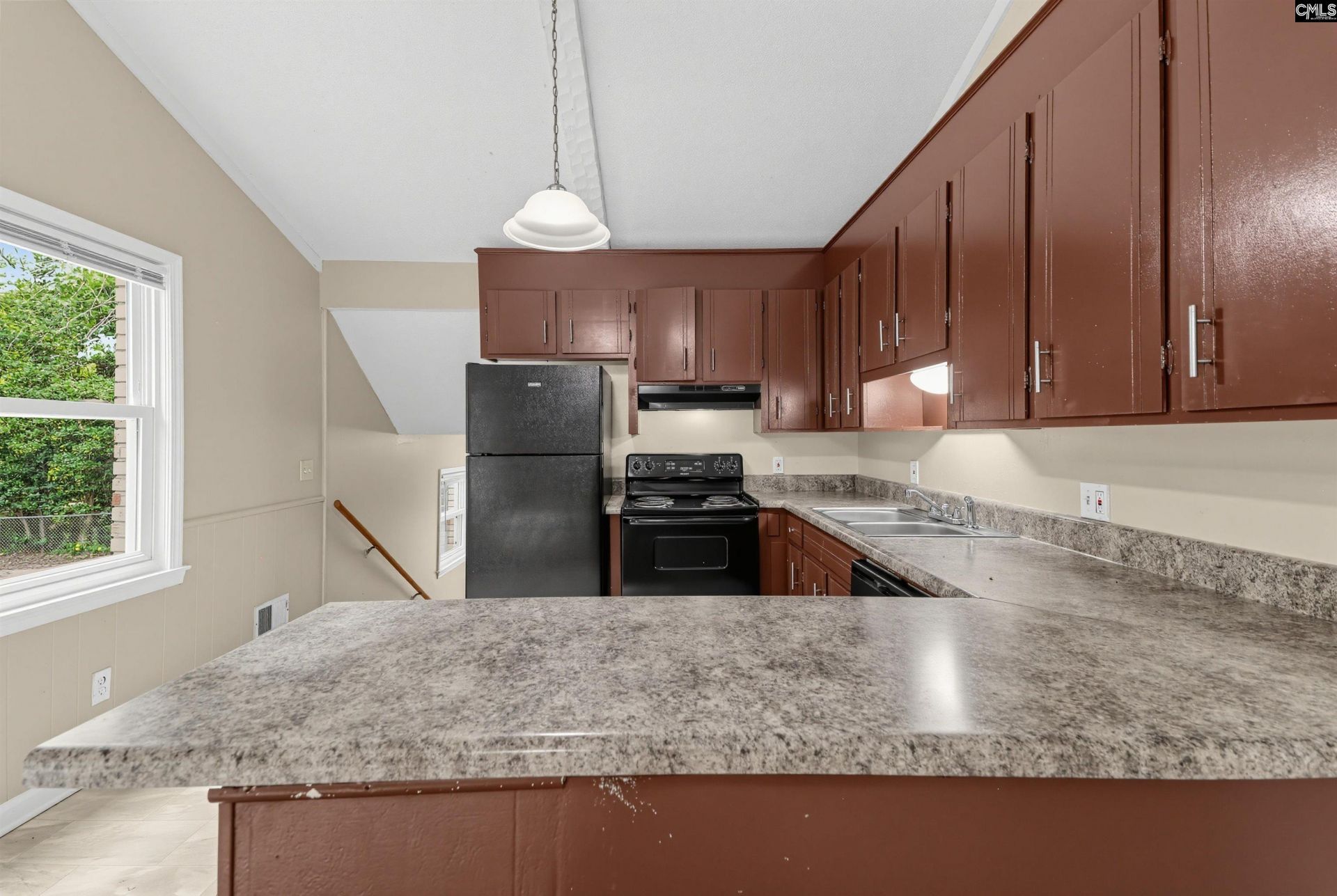525 Friarsgate Boulevard Photo 17