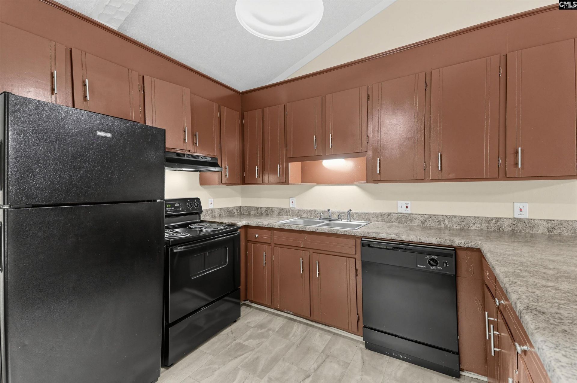 525 Friarsgate Boulevard Photo 18