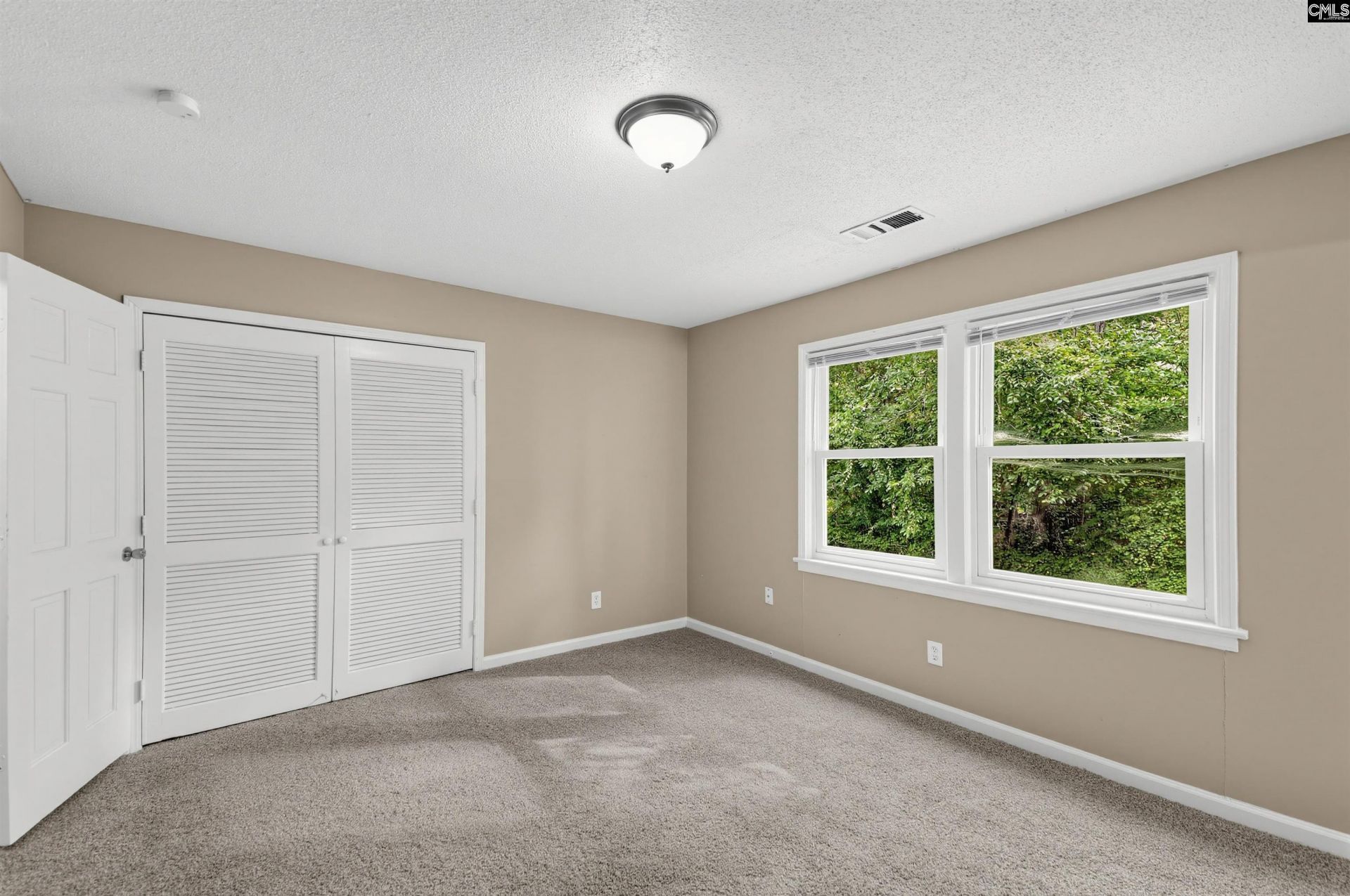 525 Friarsgate Boulevard Photo 20